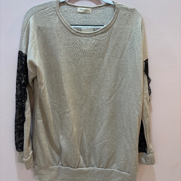 WOMEN'S SHIRT SIZE LARGE - Picture 1 of 5